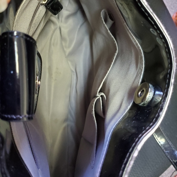 Vintage Liz Caliborne black and white flowered purse with magnetic closure - Picture 5 of 12